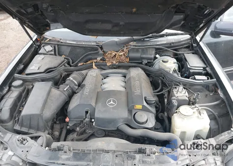 2001 Mercedes-Benz E 320 z USA, uszkodzony, nr VIN WDBJF65J51B285323